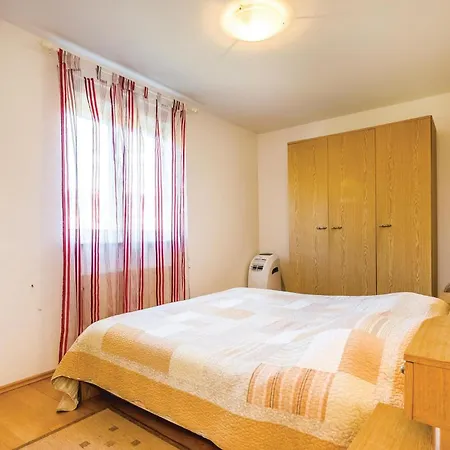 Stunning In Rab With Kitchen