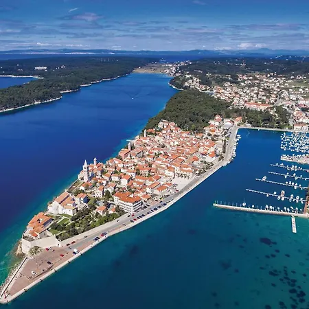 Stunning Apartment In Rab With Kitchen *