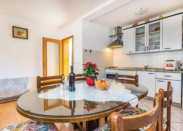 Stunning In Rab With Kitchen Appartement *